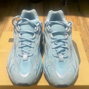 Yeezy 700v2 hospital blues outstanding condition only worn about 3 times